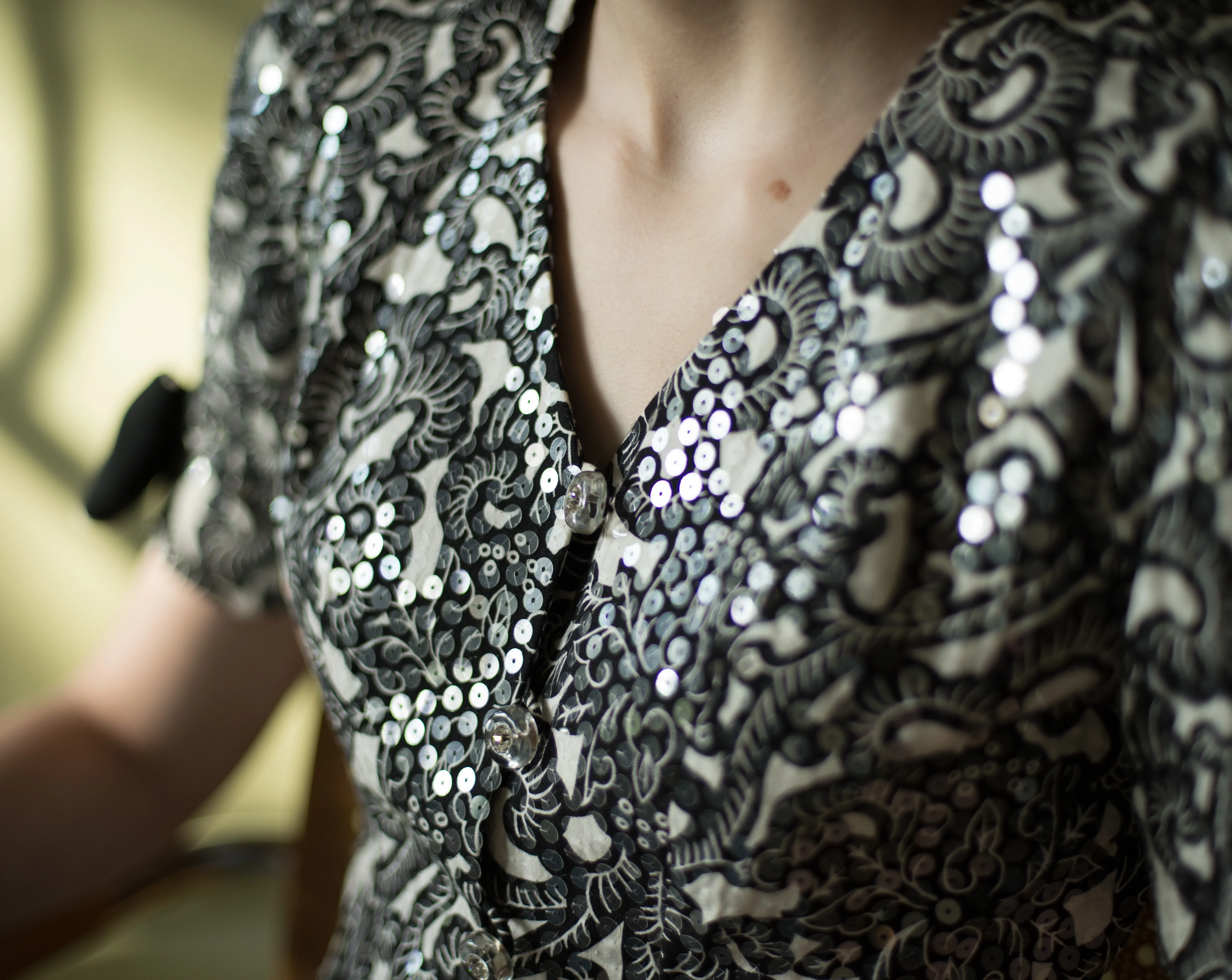 1980s cotton paisley fitted puff sleeve blouse with sequin detail, 36” waist