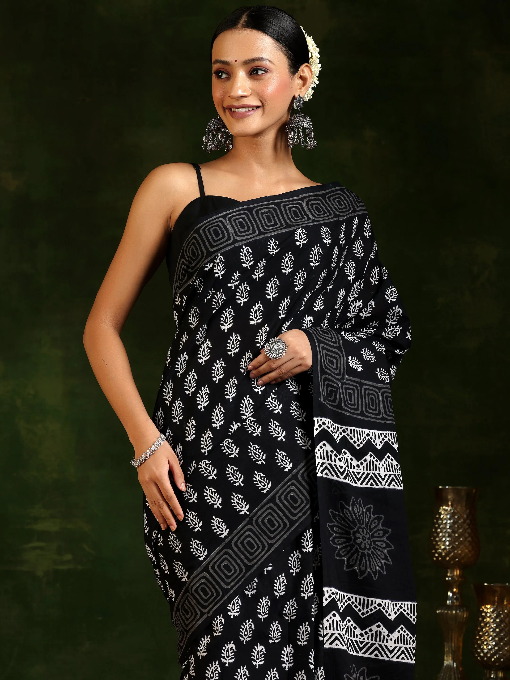 Black Printed Cotton Saree With Unstitched Blouse Piece