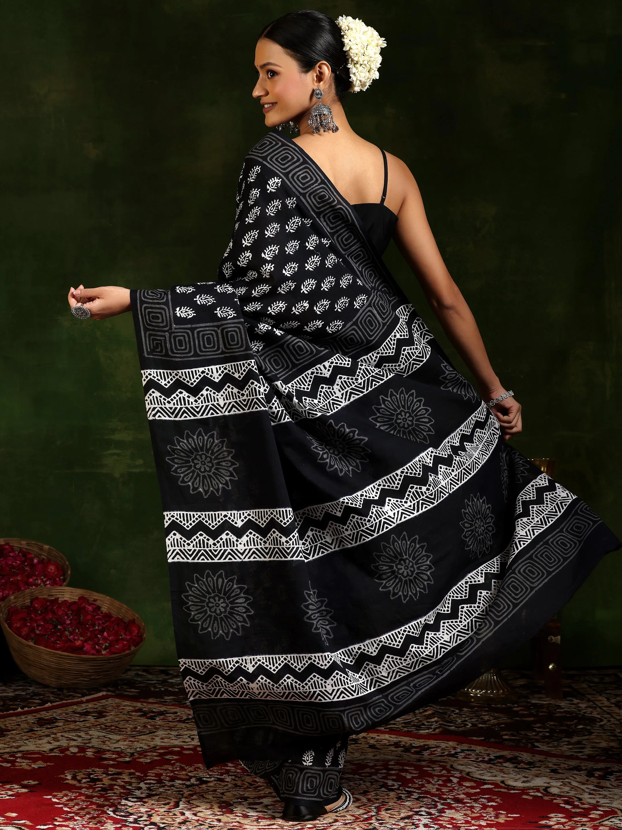 Black Printed Cotton Saree With Unstitched Blouse Piece