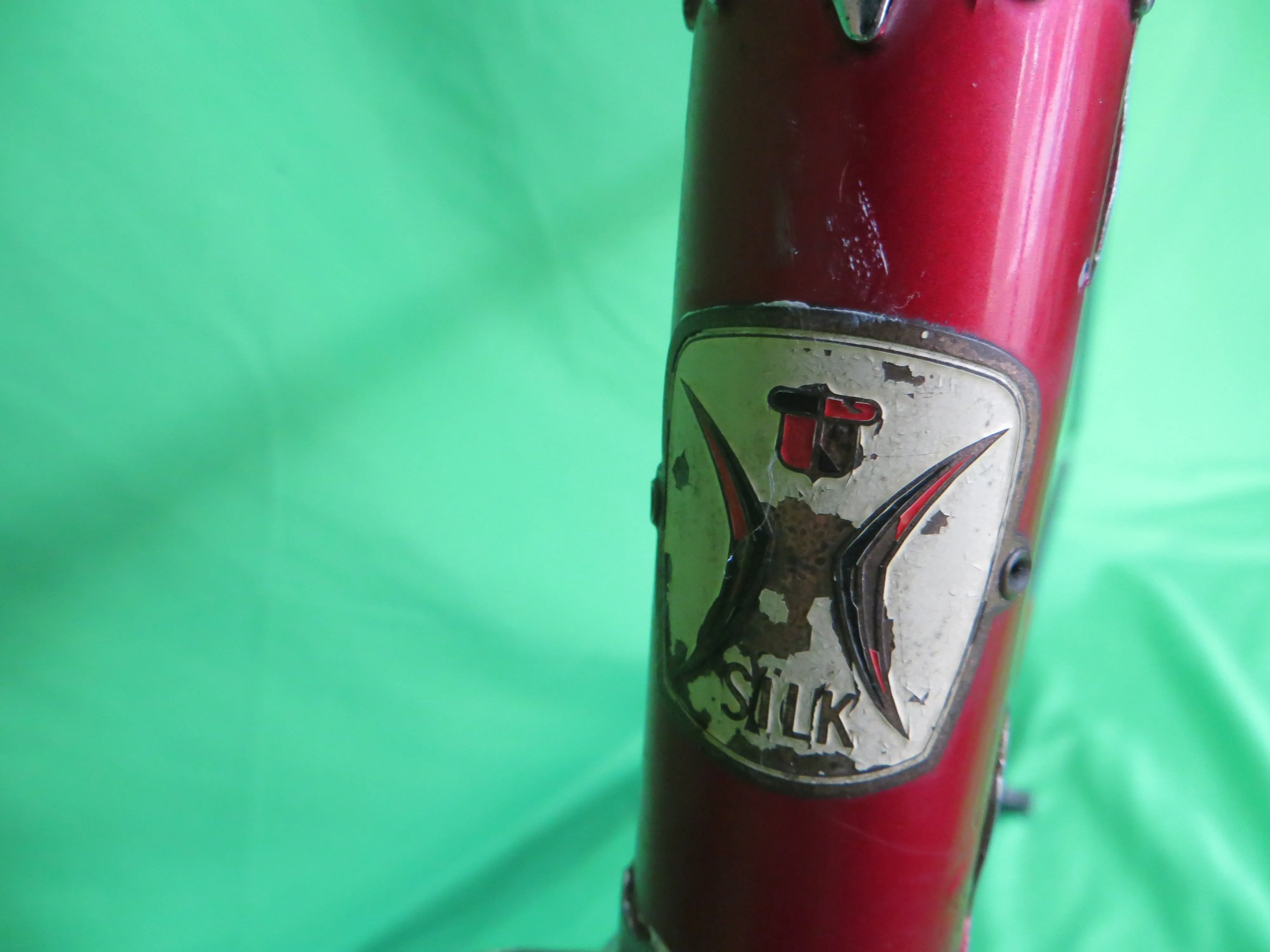 Super Rare! Vintage 1973 Katakura Silk // Candy Red/ Chrome Plated  // 51cm