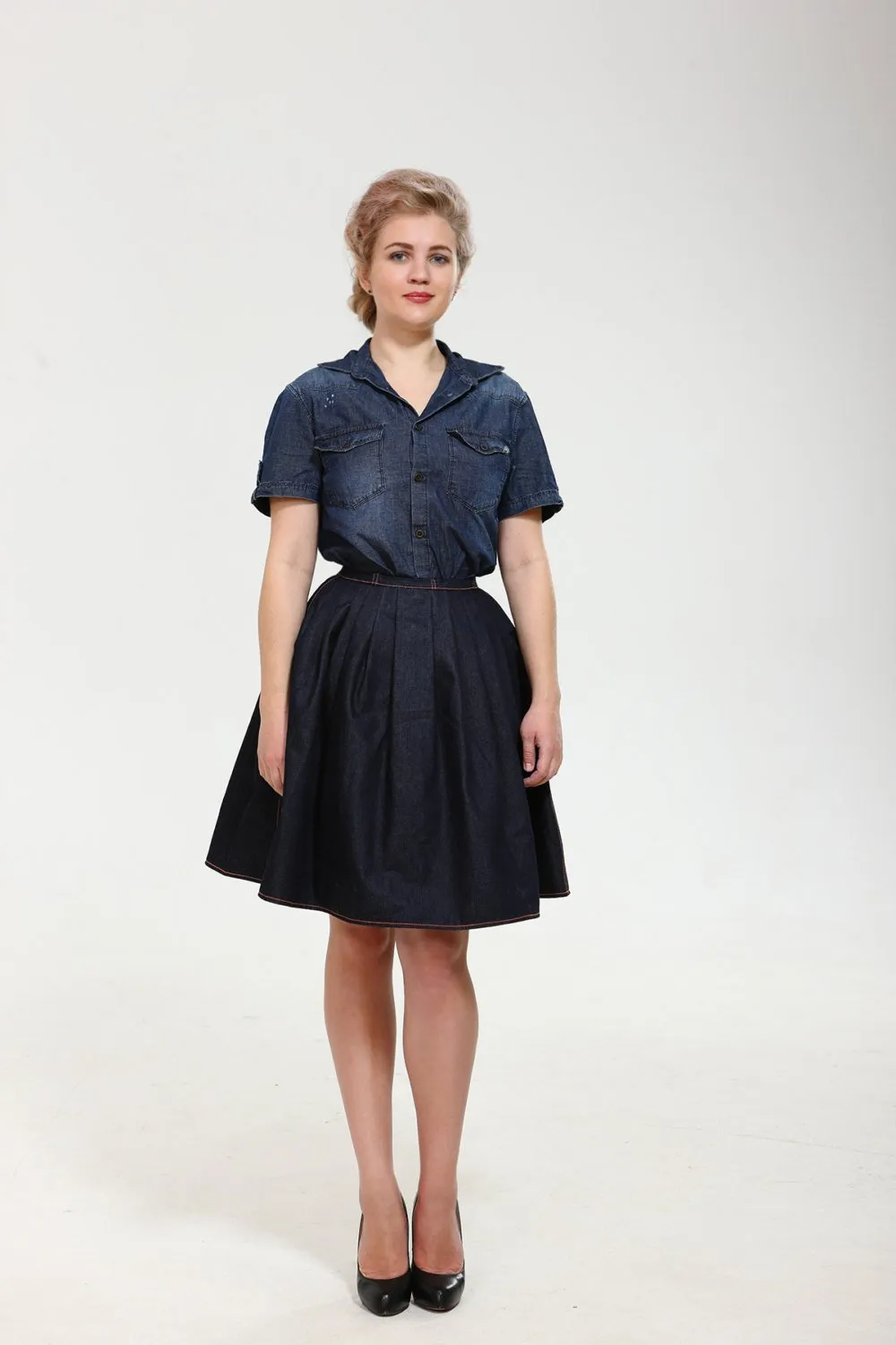 Very denim! Exclusive full shaped skirt till knees from thin dark denim with orange stitching. Classy vintage new look style.