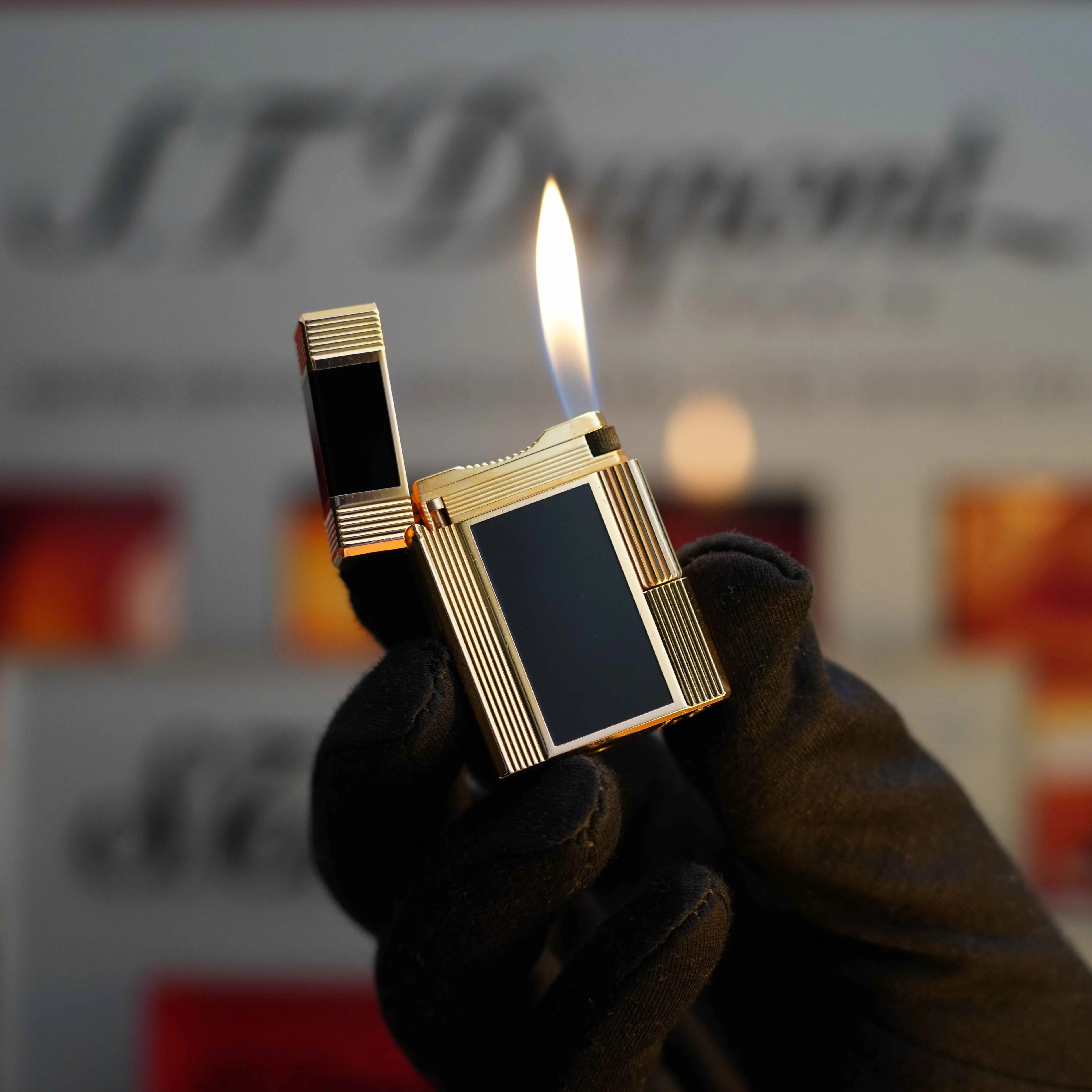 Vintage 1970 St Dupont 24k Gold Finish Black Lacquer Ligne 1 Short Lighter