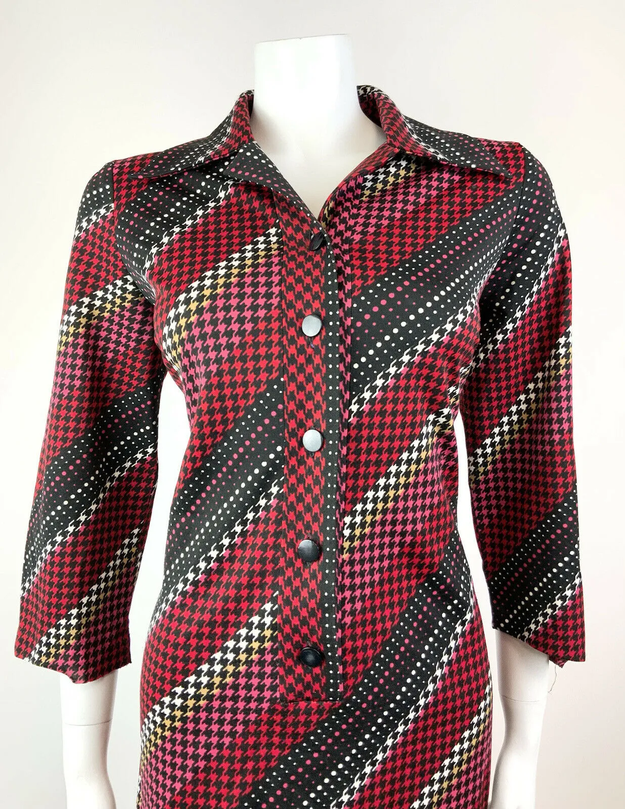 VINTAGE 60s 70s BLACK RED PINK WHITE GEOMETRIC HOUNDSTOOTH DAGGER SHIRT 14 16