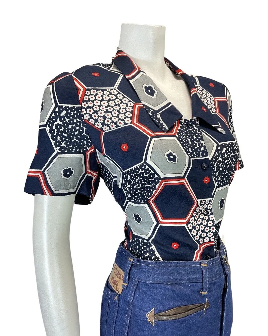 VINTAGE 60s 70s BLUE WHITE RED DAISY FLOWER HEXAGON MOD SHORT BLOUSE 12 14